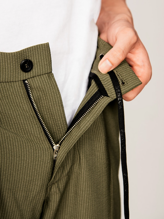 Vanta Pant in Olive Seersucker | Versatility by SENECA